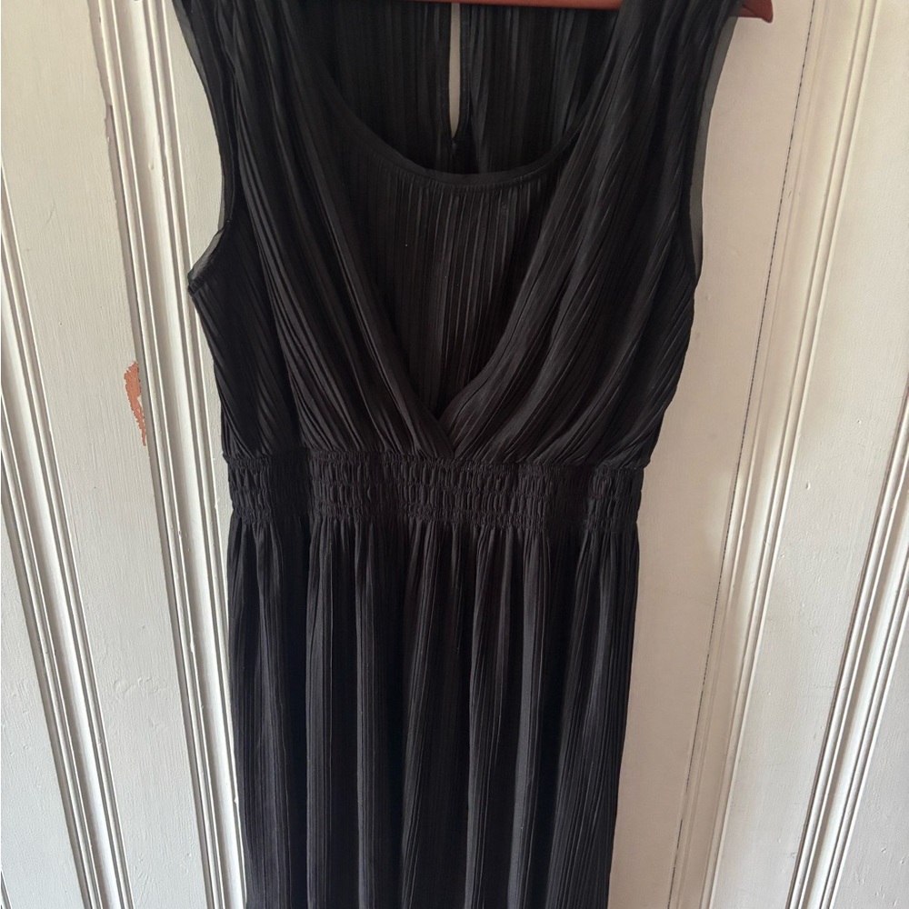 2/$18 Simply Vera Vera Wang Black Pleated Midi Sundress